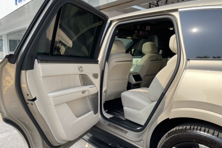 乐道L90 2025款 Ultra 六座版中控内饰7006