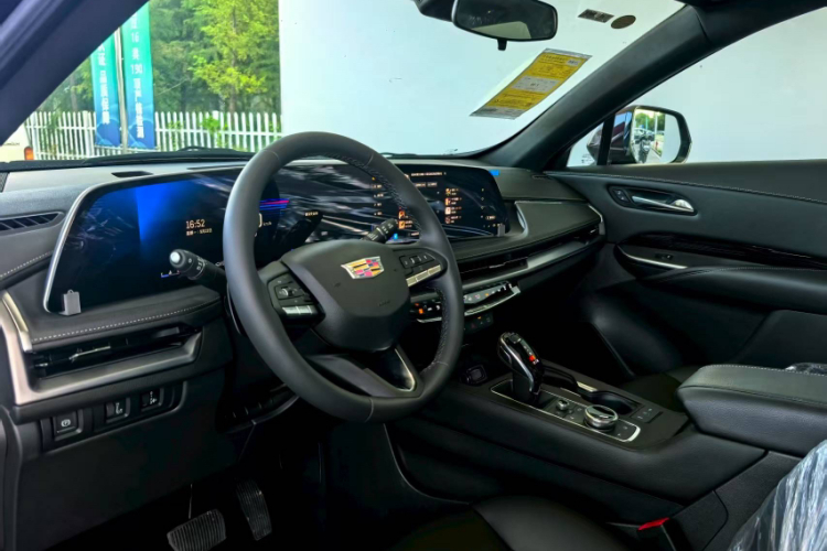 凯迪拉克XT4 2024款 改款 25T 两驱都会型中控内饰7004