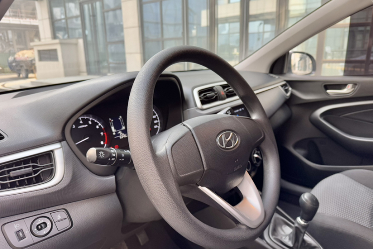 现代 瑞纳 2020款 1.4L 手动GL焕新版中控内饰7004