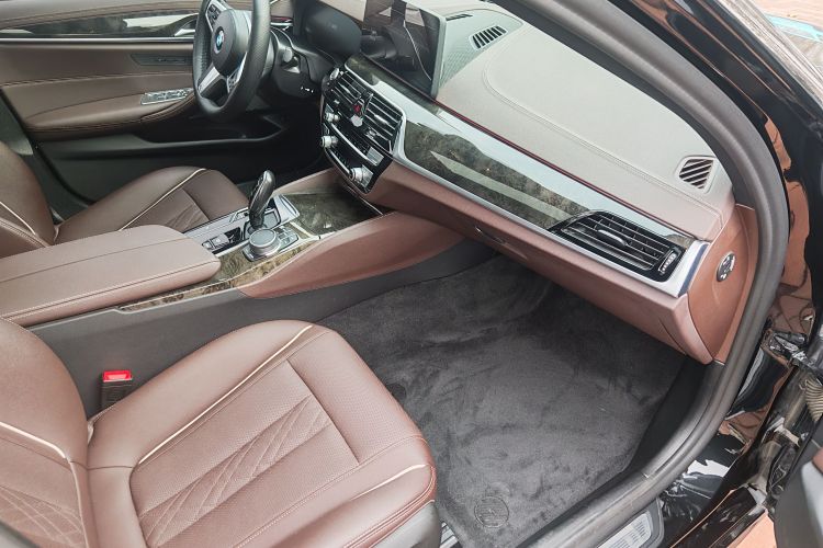 宝马5系 2021款 525Li M运动套装中控内饰7002