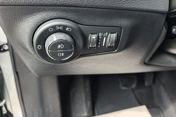 Jeep 指南者 2017款 200T 自动家享版中控内饰7005