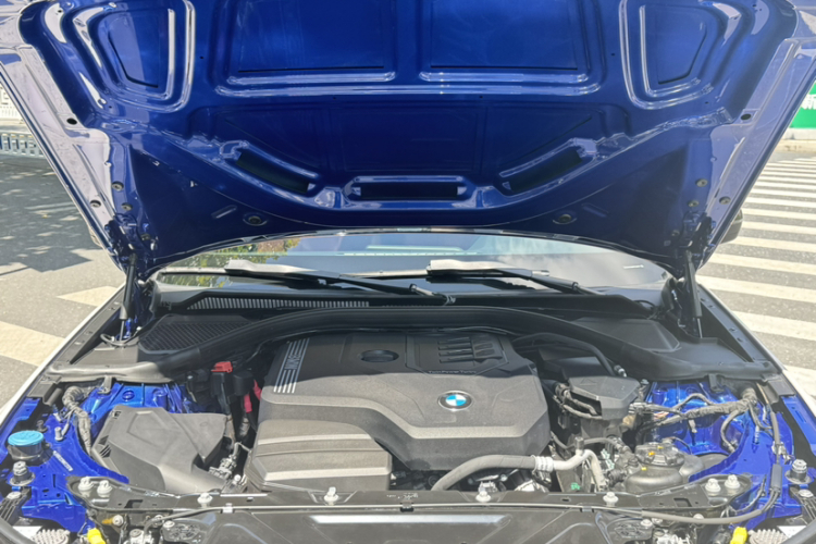 宝马3系 2022款 325Li M运动套装中控内饰7010