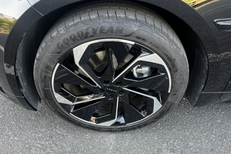 极氪001 2024款 WE版 100kWh 后驱车身外观6006