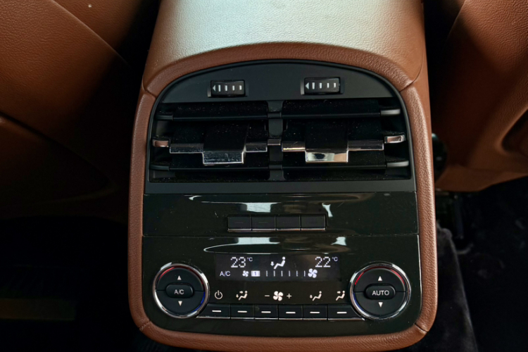 玛莎拉蒂 总裁 2013款 3.0T 标准型中控内饰7007