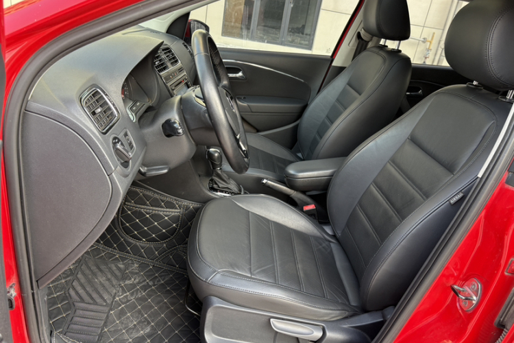 大众 Polo 2014款 1.6L 自动豪华版中控内饰7011