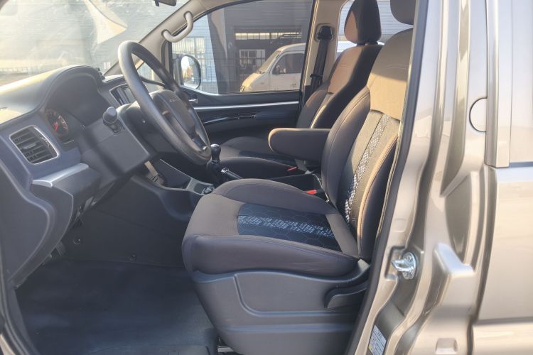 东风风行 菱智 2023款 M5L 1.6L 舒适型 9座中控内饰7001