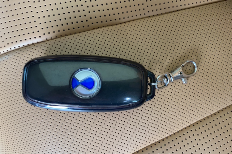 腾势D9 2022款 DM-i 970 四驱旗舰型中控内饰7001