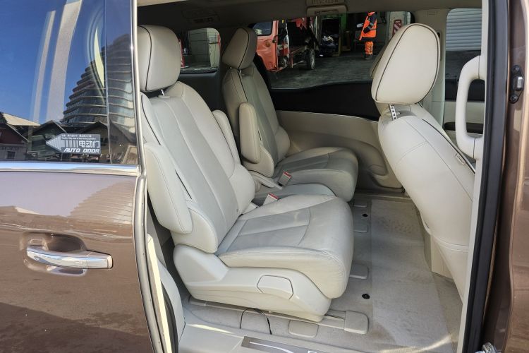 别克GL8 2021款 陆上公务舱 652T 尊贵型中控内饰7002