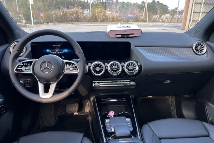 奔驰GLA 2023款 GLA 220中控内饰7001