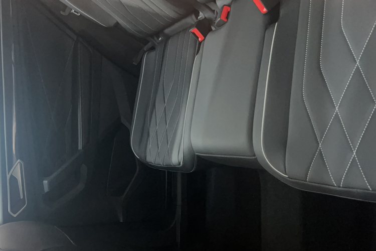 大众 途观L 2025款 出众款 300TSI 自动两驱龙腾版中控内饰7002