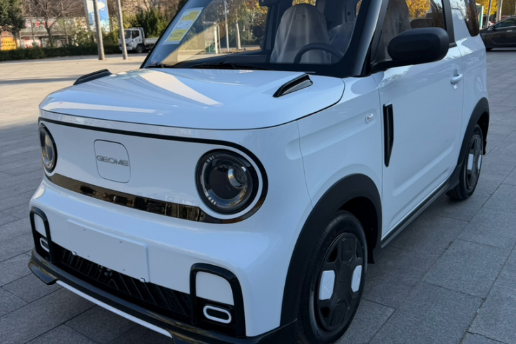 吉利银河 2025款 210km 熊猫卡丁车身外观1