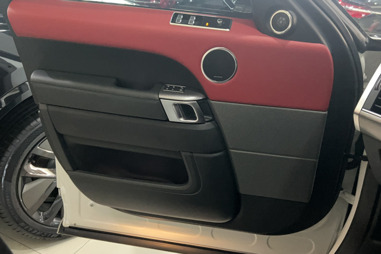 路虎 揽胜运动版 2018款 3.0 SC V6 HSE DYNAMIC局部细节9001