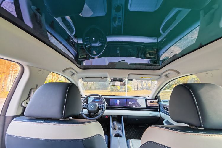 灵悉L 2025款 头号玩家版+超级加倍选装包中控内饰7006