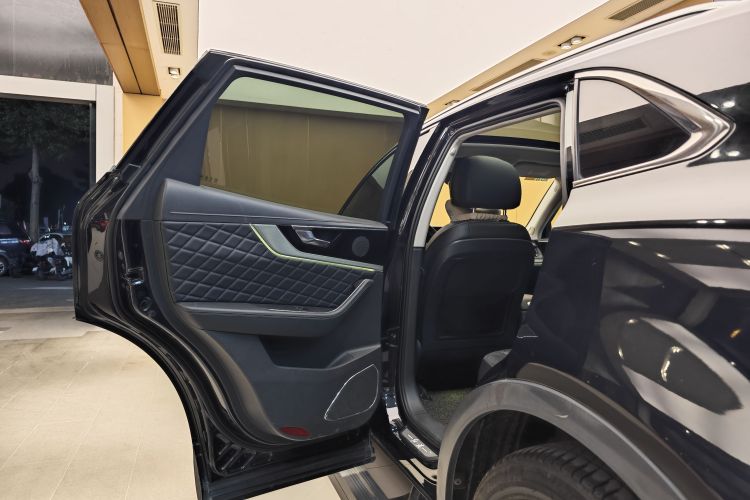 红旗HS5 2019款 2.0T 智联旗享四驱版车身外观6007