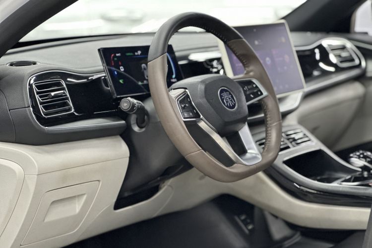 比亚迪 秦PLUS 2023款  冠军版 DM-i 120KM超越型中控内饰7008