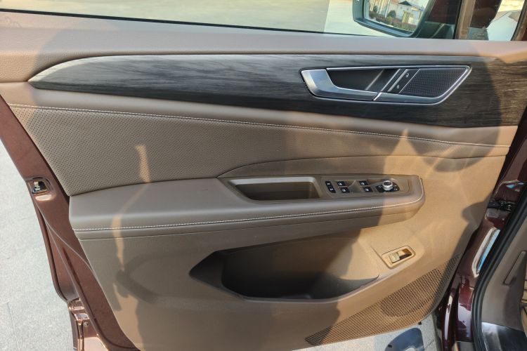 大众 威然 2022款 380TSI 尊驰版中控内饰7006