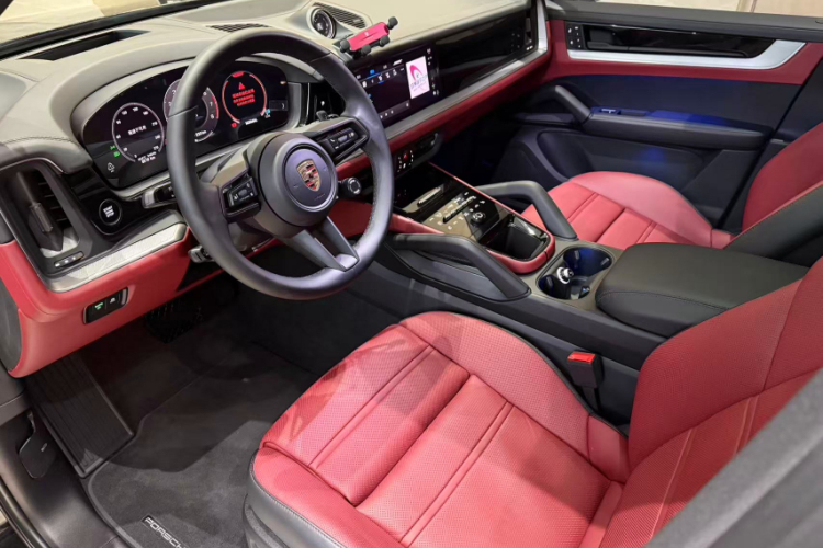 保时捷 2025款 Cayenne 3.0T中控内饰7002