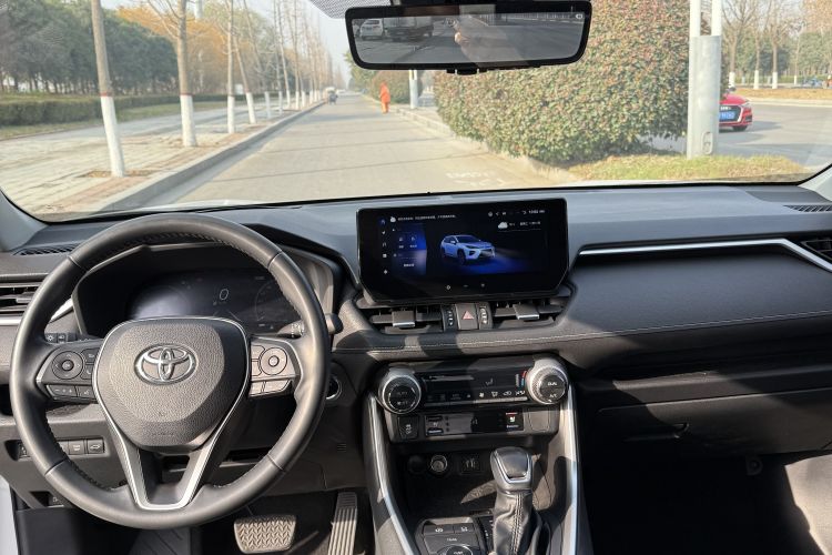 丰田 威兰达 2023款 双擎 2.5L E-CVT四驱尊贵版车身外观6003