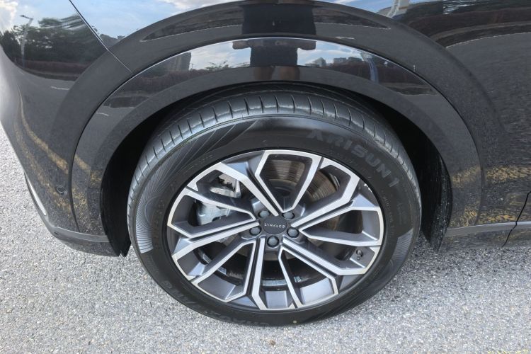 领克09 EM-P 2023款 2.0TD EM-P 远航版PM 七座车身外观6010