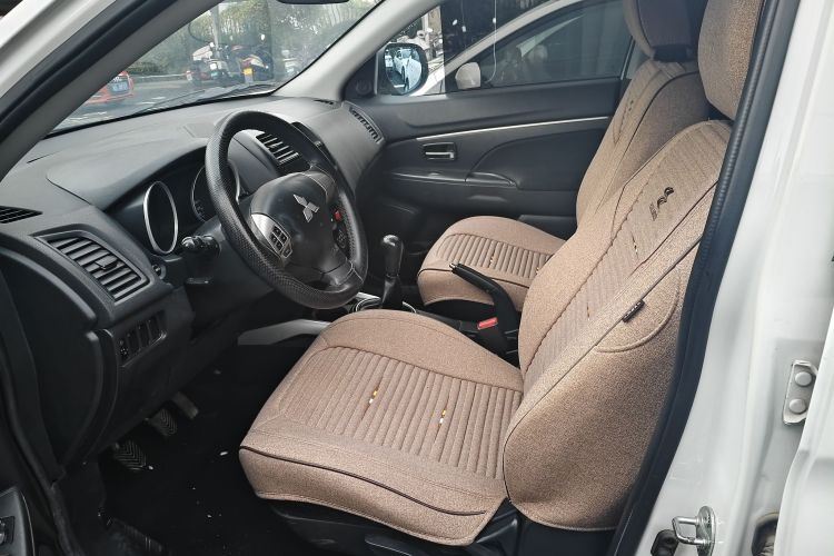 三菱 劲炫ASX 2013款 1.6L 手动两驱标准版中控内饰7001