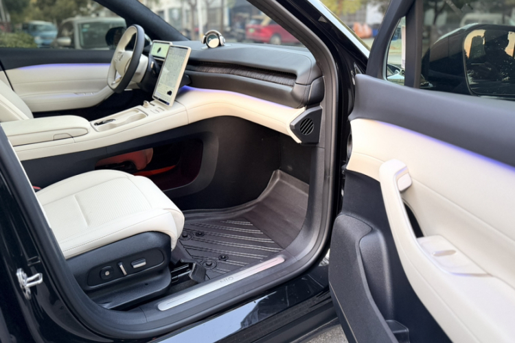 蔚来ES6 2024款 75kWh中控内饰7007