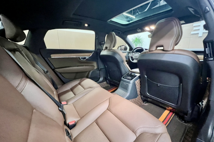 沃尔沃S90新能源 2024款 插电式混动 四驱长续航智逸豪华版中控内饰7005