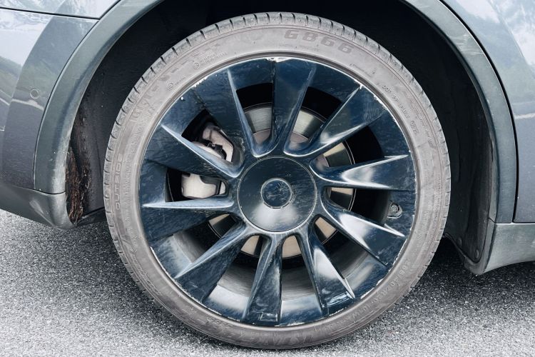 特斯拉 Model Y 2021款 长续航全轮驱动版中控内饰7007