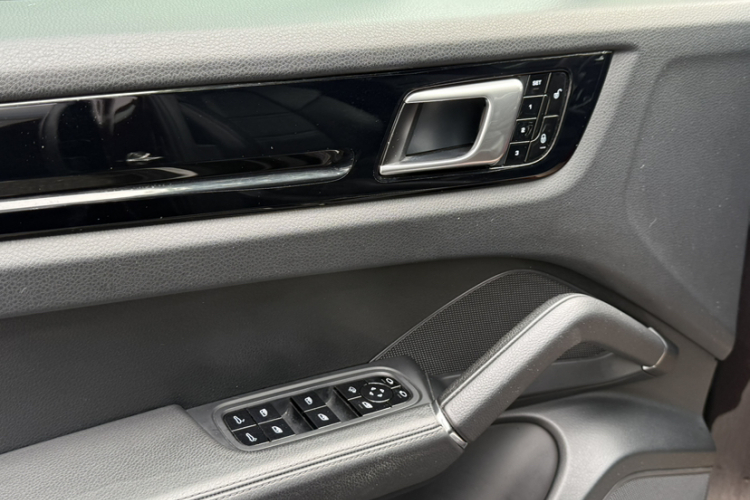 保时捷 2018款 Cayenne 3.0T中控内饰7009