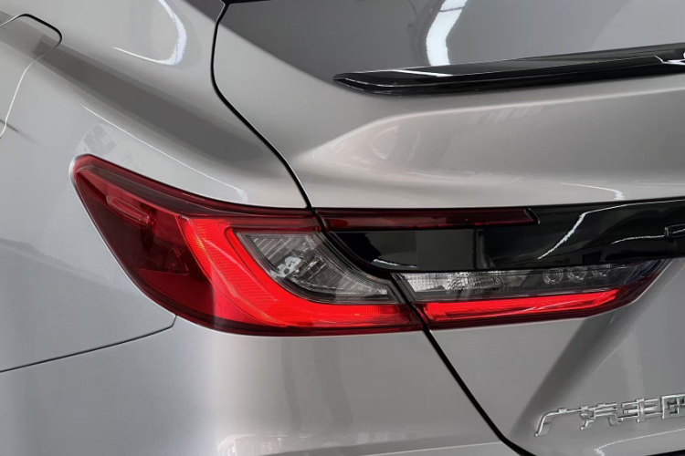 丰田 凯美瑞 2026款 双擎 2.0HSE 运动Lite版车身外观6009