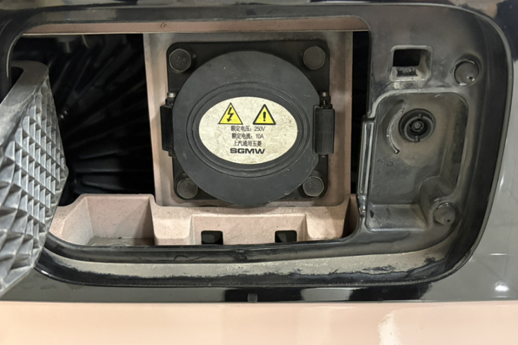 五菱汽车 宏光MINIEV 2021款 马卡龙时尚款 磷酸铁锂车身外观6008