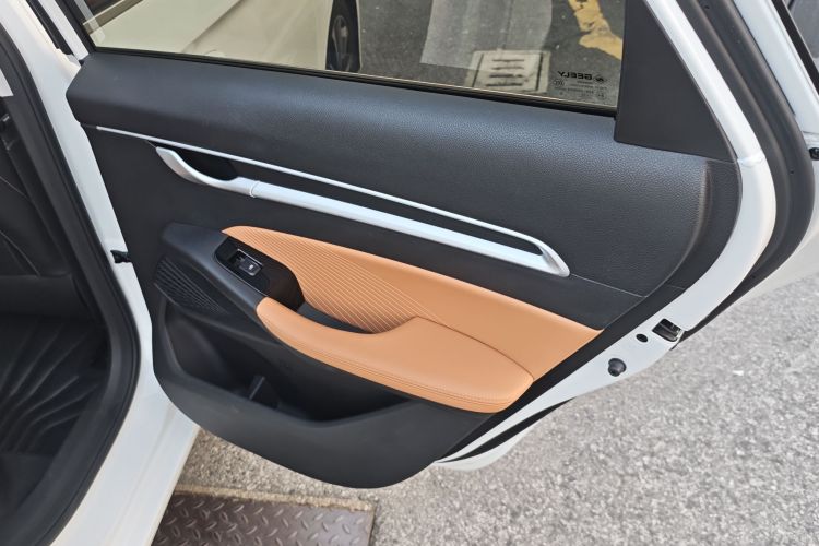 吉利汽车 帝豪 2025款 第4代 1.5L CVT旗舰型中控内饰7008