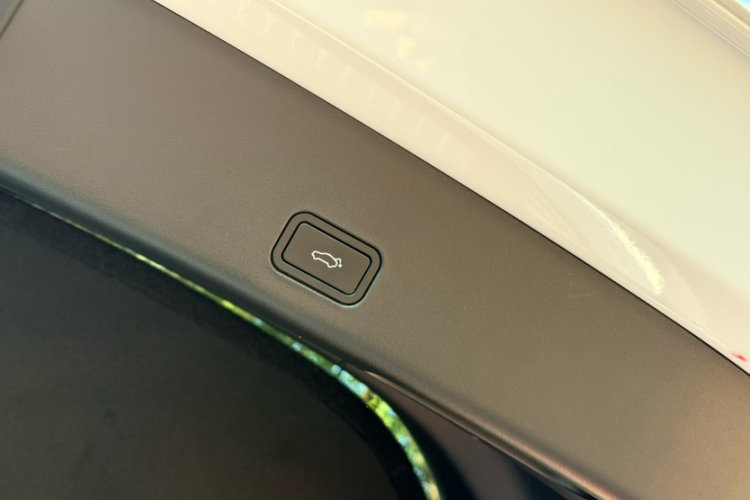 极氪001 2025款 WE版 100kWh 后驱车身外观6008