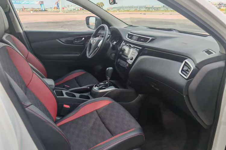 日产 逍客 2016款 2.0L CVT豪华版中控内饰7003