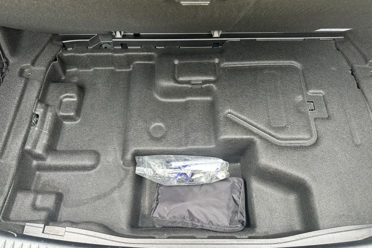 奔驰C级 2019款 C 260 L 运动版局部细节9003