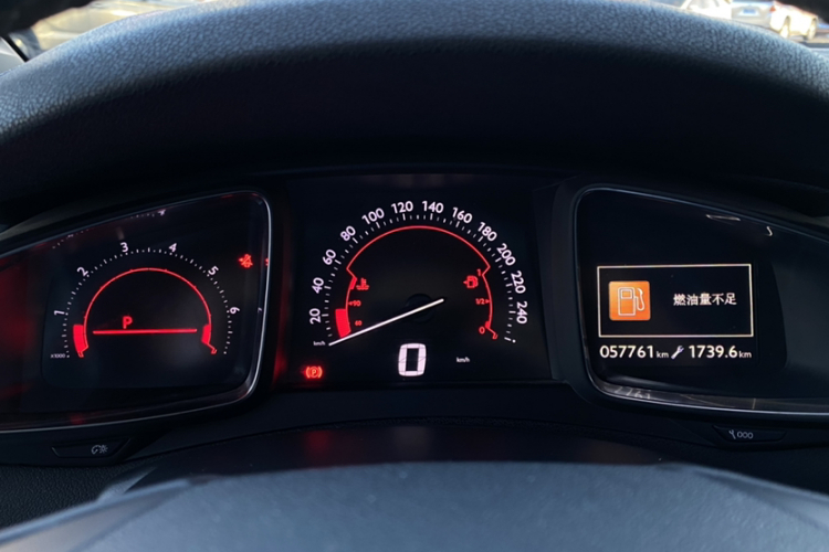 DS 5 2015款 1.6T 豪华版THP160中控内饰15