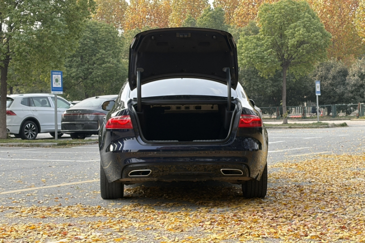 捷豹XFL 2020款 XFL 2.0T P200 两驱赛旗版局部细节23