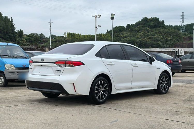 丰田 雷凌 2023款 智能电混双擎 1.8L 豪华版车身外观6002