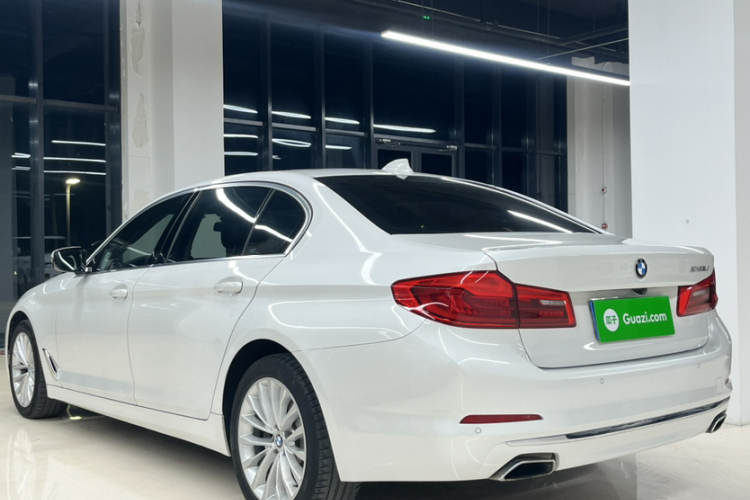 宝马5系 2019款 530Li 领先型 豪华套装车身外观6004