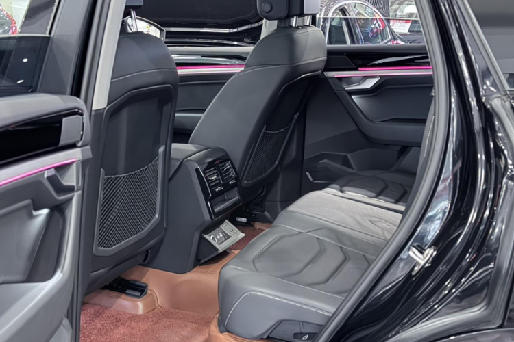 大众 途锐 2022款 3.0TSI 锐享版 曜黑运动套装中控内饰7012