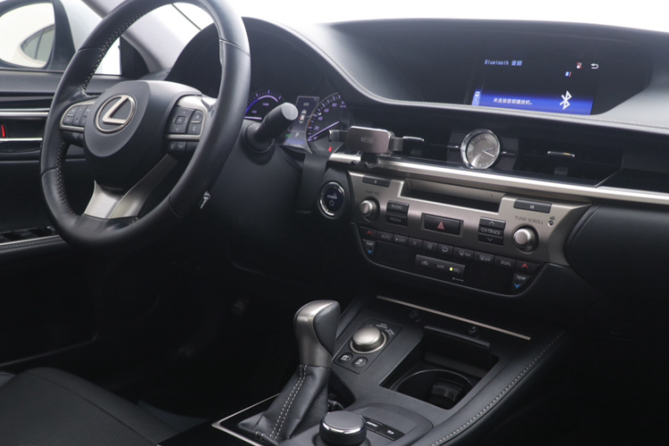 雷克萨斯ES 2015款 300h 舒适版中控内饰7003