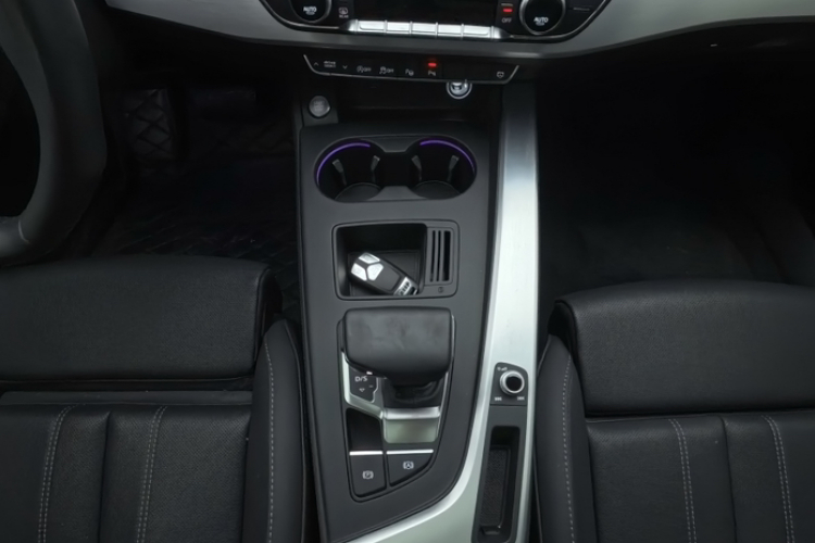 奥迪A4L 2022款 40 TFSI 豪华动感型局部细节18