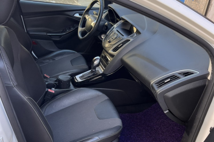 福特 福克斯 2012款 两厢 1.6L 自动风尚型中控内饰7005