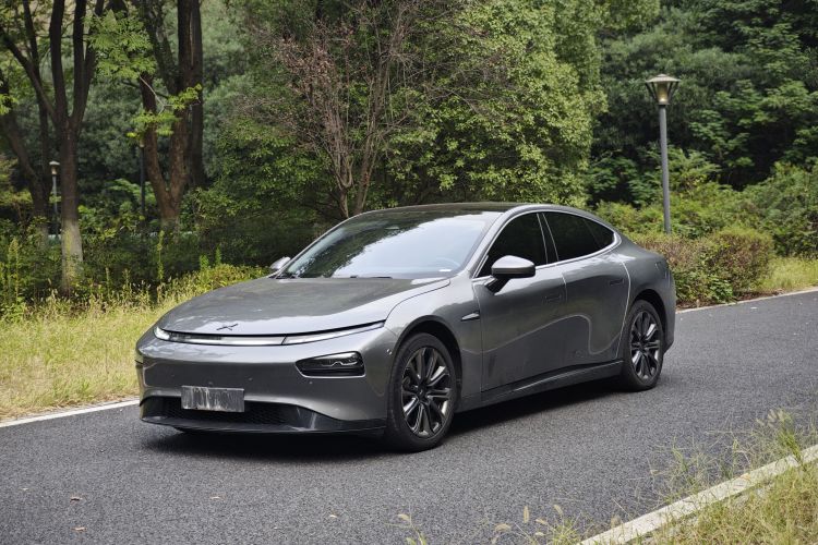 小鹏P7 2022款 480N+车身外观1