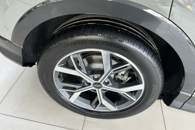 奥迪Q3 2024款 35 TFSI 时尚致雅型车身外观6006