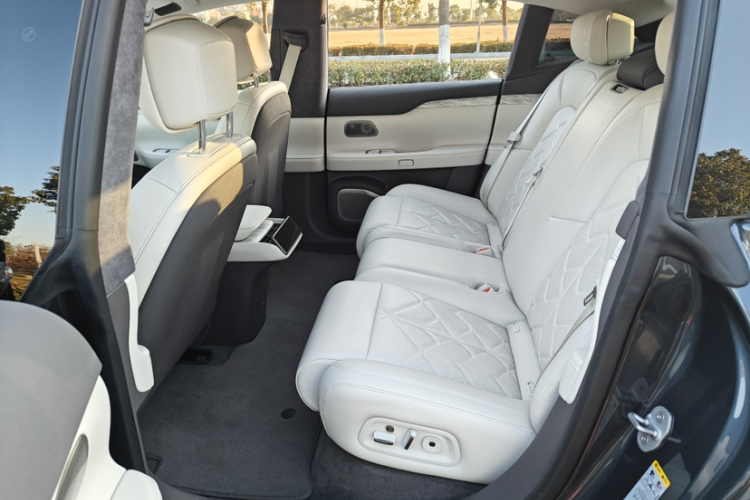 蔚来ET7 2024款 75kWh 行政版中控内饰7002