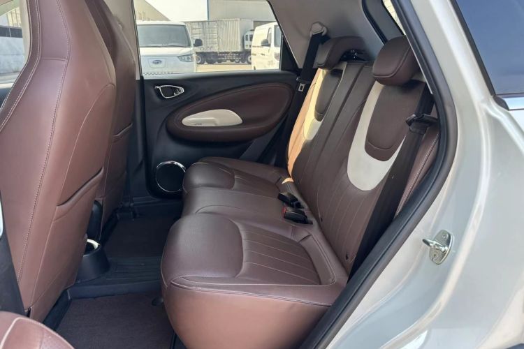 五菱汽车 五菱缤果 2023款 333km 灵犀互联款中控内饰7010