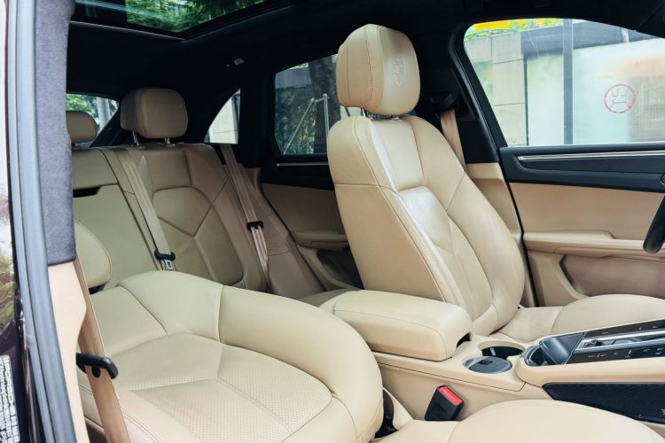 保时捷 2022款 Macan 2.0T中控内饰7013