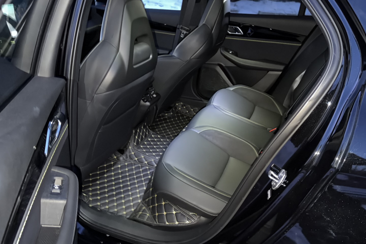 领克03 2025款 1.5TD DCT冠军版Pro中控内饰7001