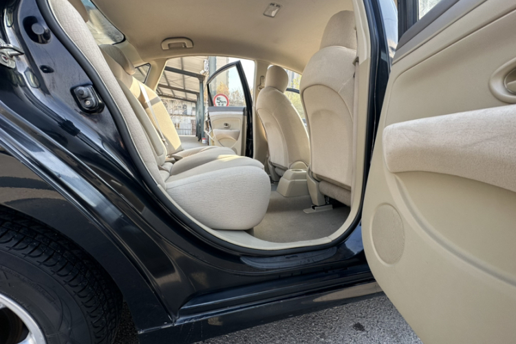 日产 轩逸 2012款 经典 1.6XE 手动舒适版中控内饰7003