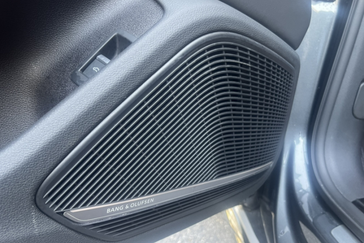 奥迪A4L 2024款 40 TFSI 豪华动感型(星夜版)车身外观6010